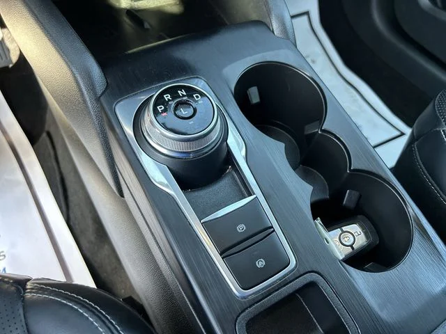 Used 2025  Ford Platinum image 25