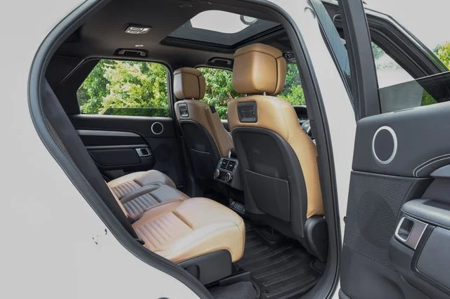 Used 2025 White Land Rover Dynamic SE image 46
