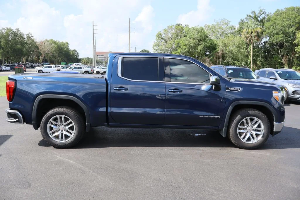 Used 2020 Blue GMC SLE image 10