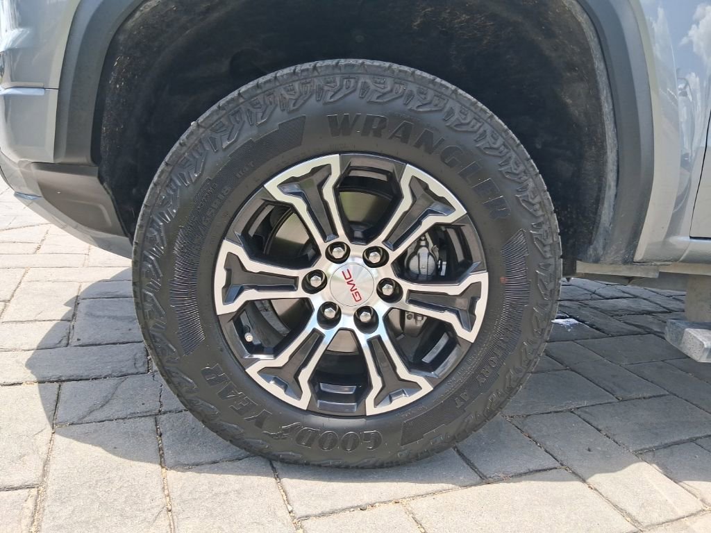 Used 2024 Sterling Metallic GMC AT4 image 25