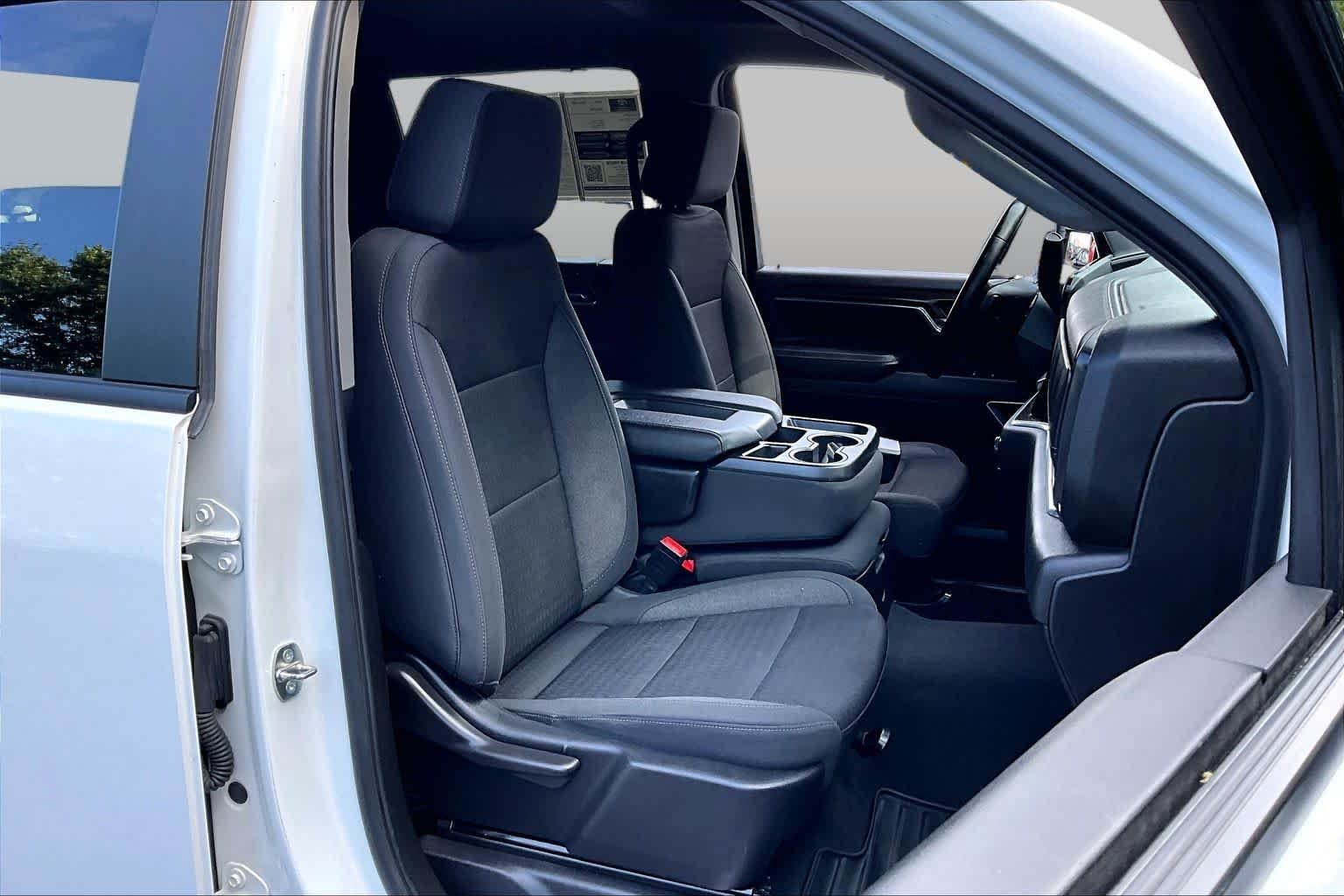 Used 2024 Summit White Chevrolet LT image 8