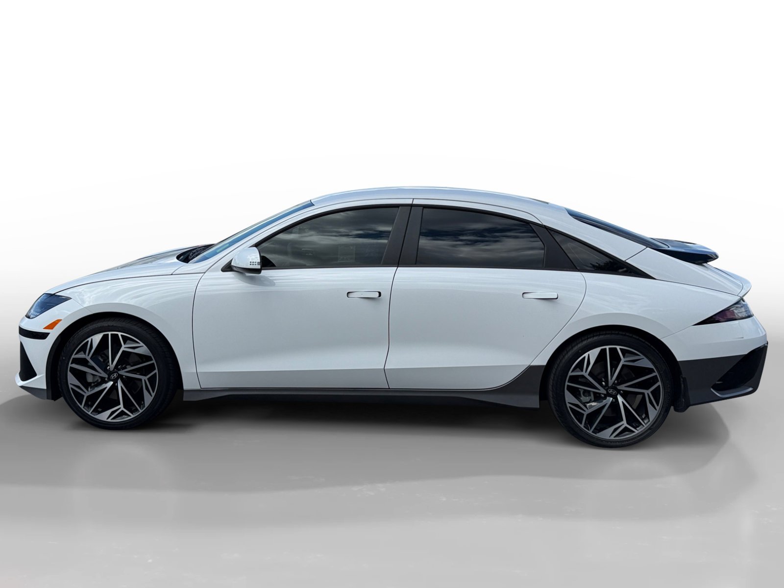 Used 2025 White Hyundai SEL image 2