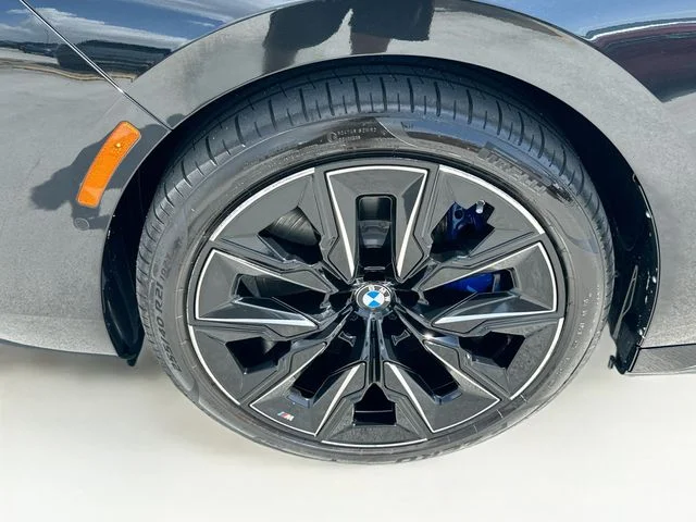 Used 2024 Black BMW xDrive60 image 33