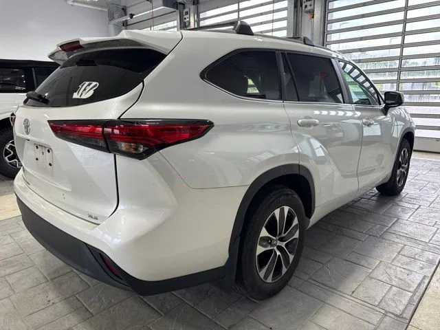 Used 2023 Pearl Toyota XLE image 4