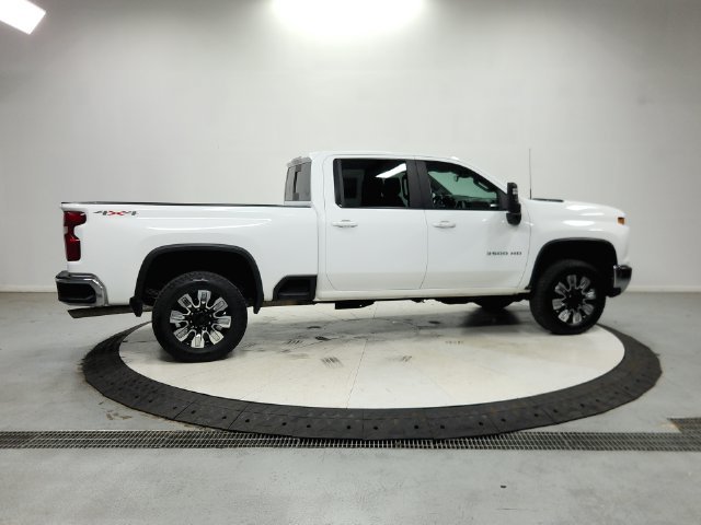 Used 2024 White Chevrolet LT image 9