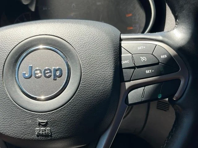 Used 2021 White Jeep Laredo X image 33