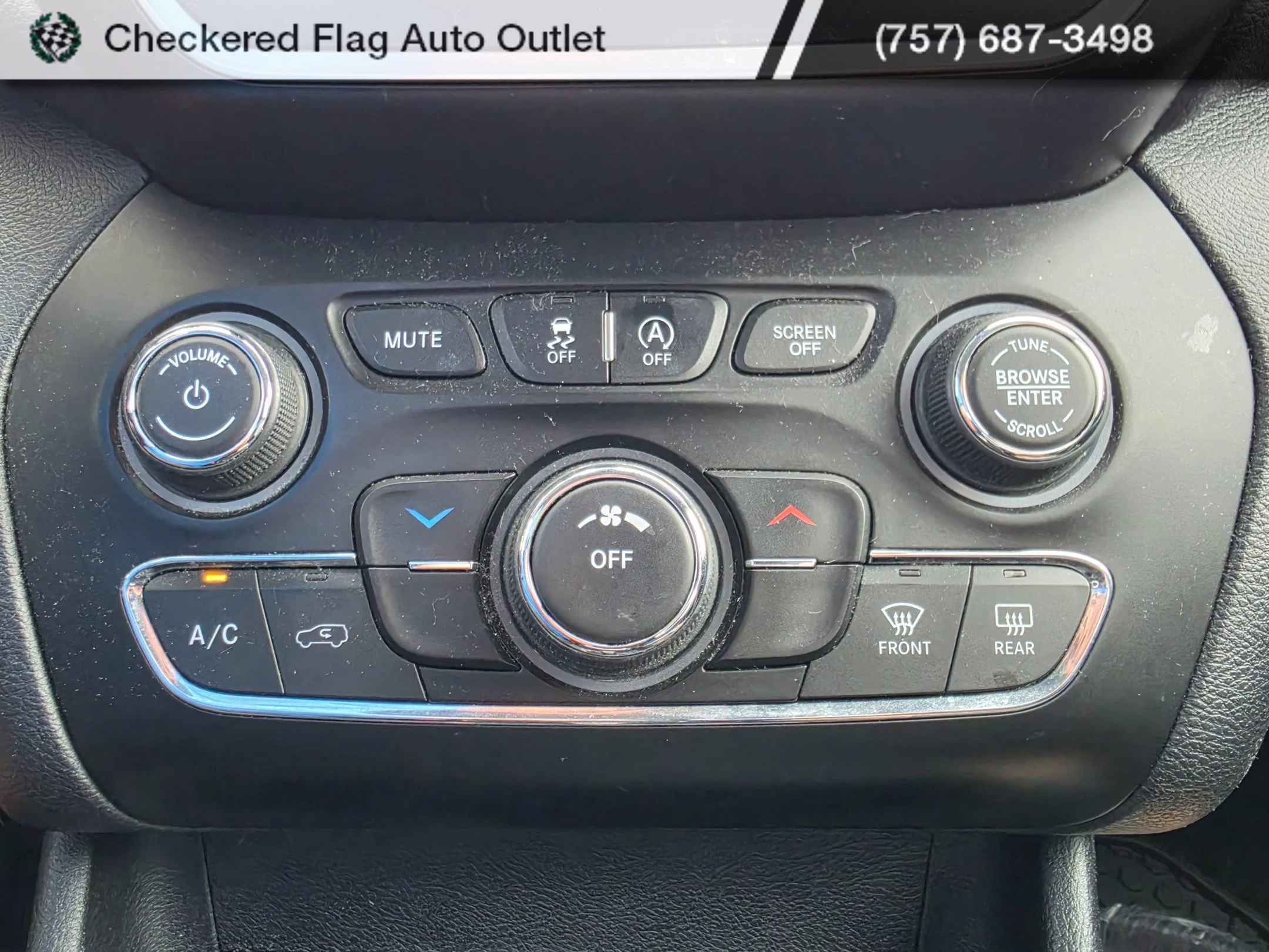 Used 2019 Diamond Black Jeep Latitude Plus image 15
