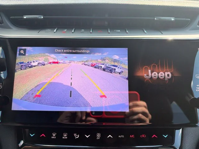New 2027 White Jeep Laredo Altitude image 40