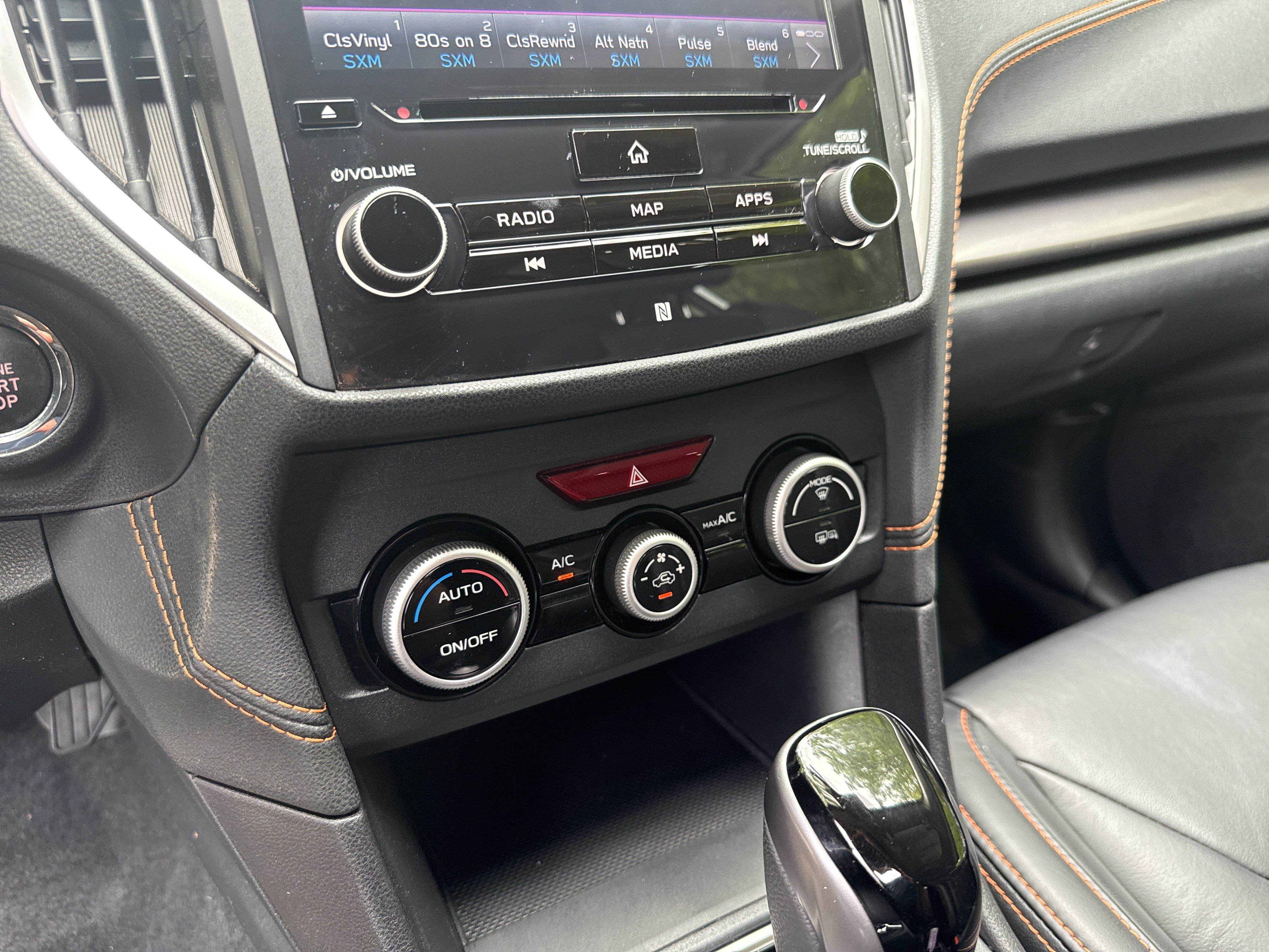 Used 2023 Ice Silver Metallic Subaru Limited image 27