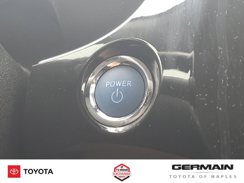 Certified Used 2022 Silver Toyota XLE image 33
