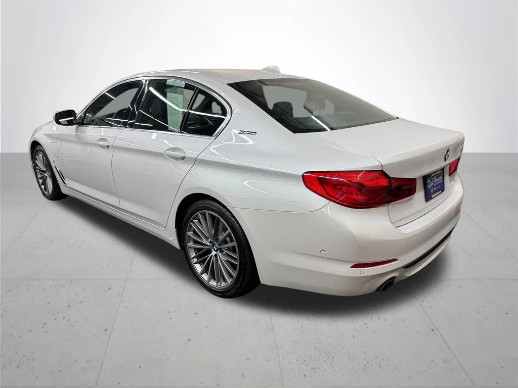 Used 2019 White BMW 530e iPerformance image 4