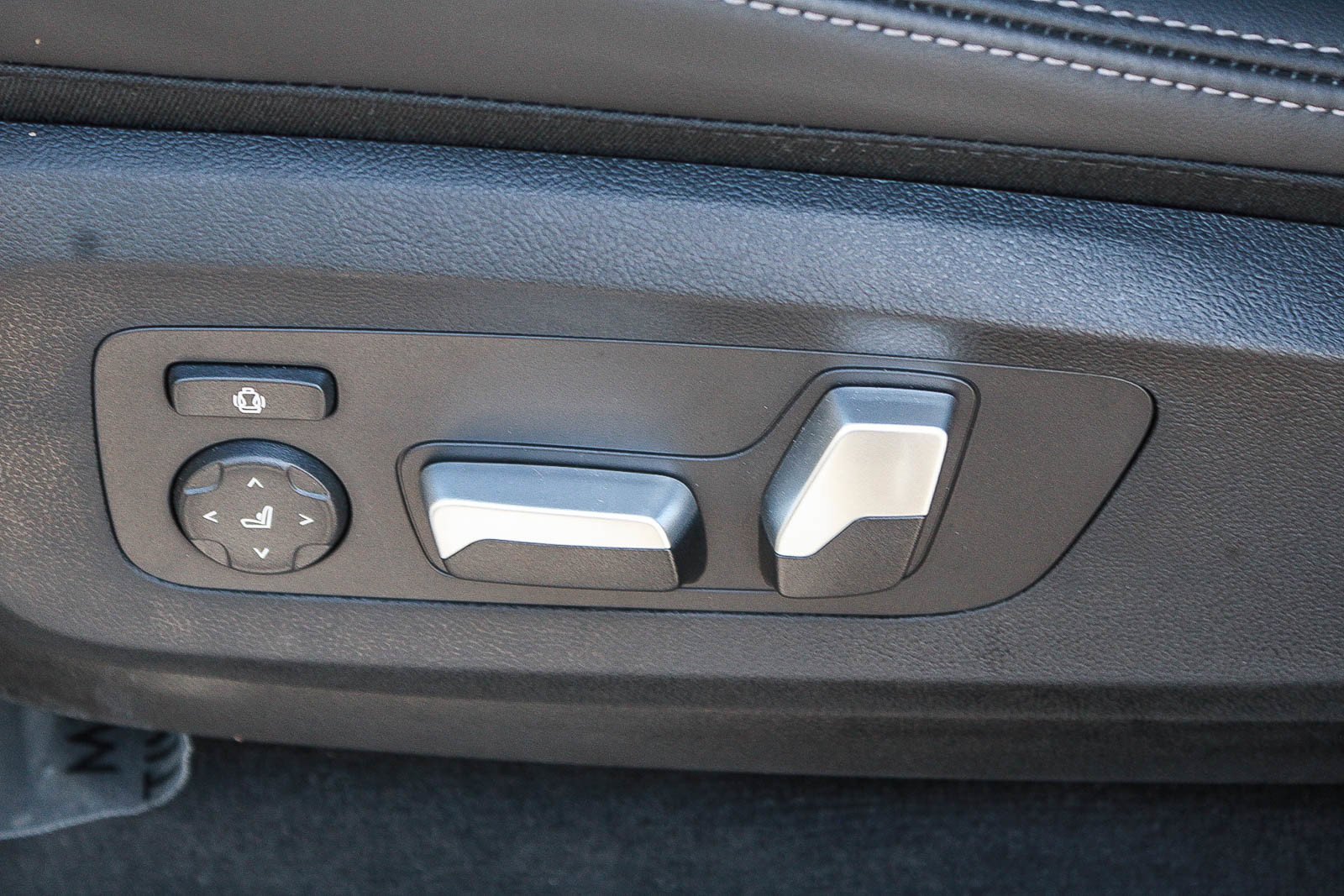 2026 BMW X5 40i - Photo 18