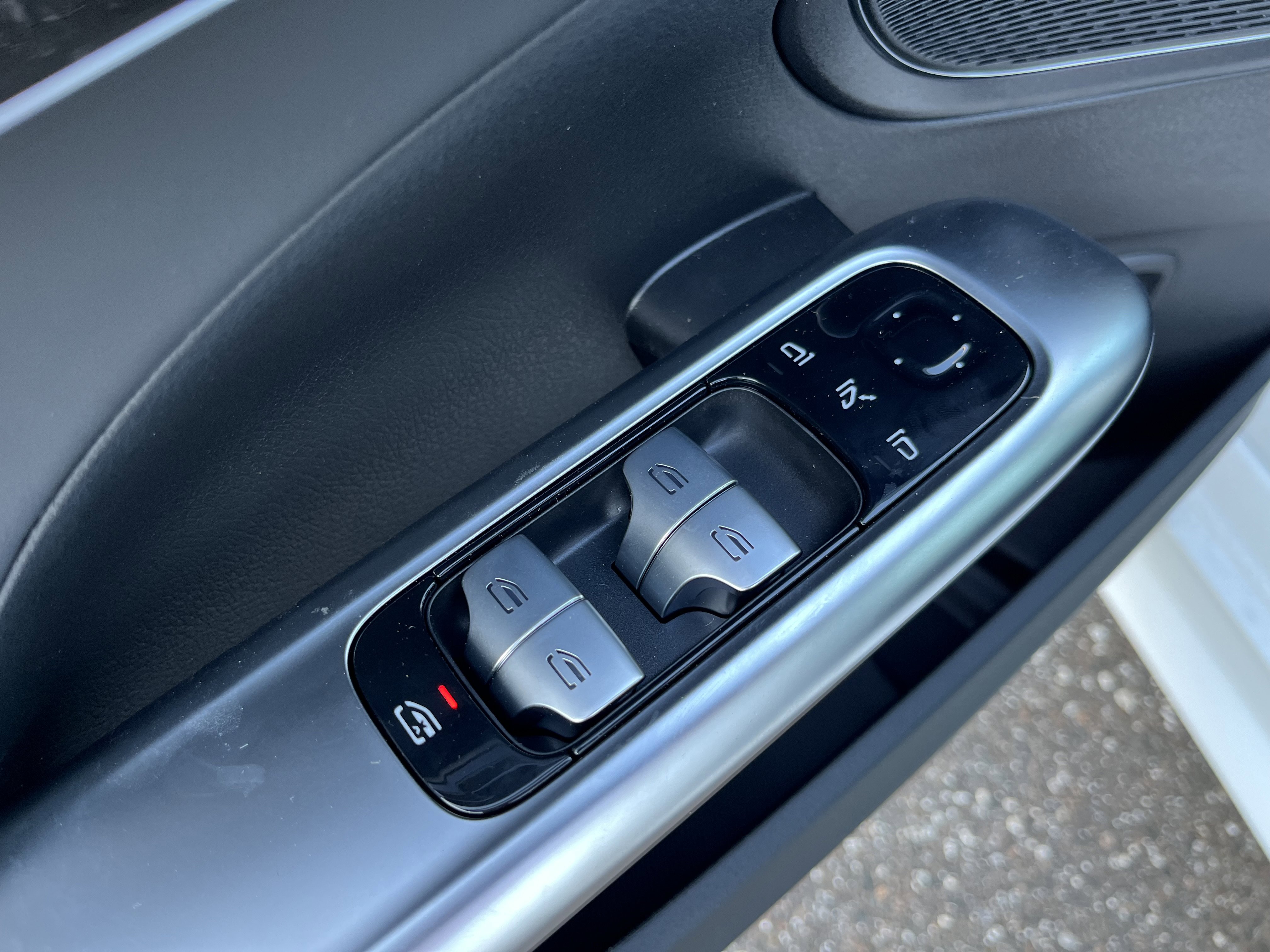 New 2026 MANUFAKTUR Moonlight White Metallic Mercedes-Benz AMG® C 43 image 15