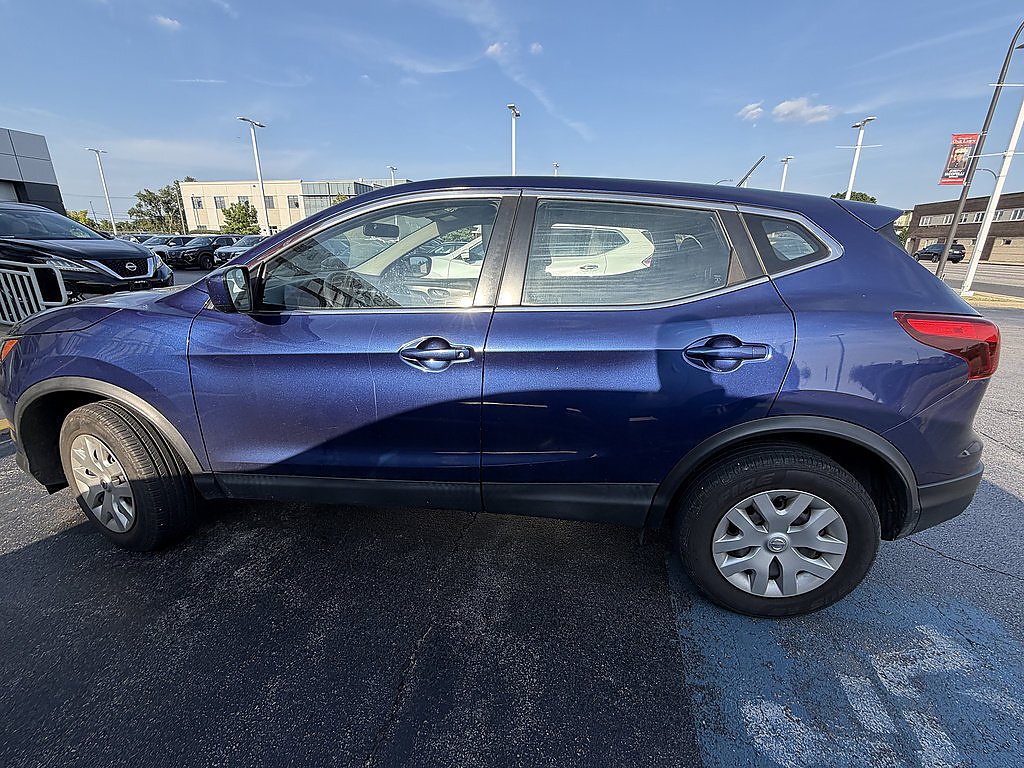 Used 2019 Caspian Blue Metallic Nissan S image 16