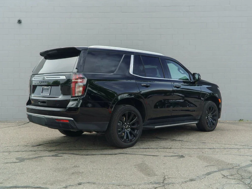Used 2023 BLACK Chevrolet LT image 7