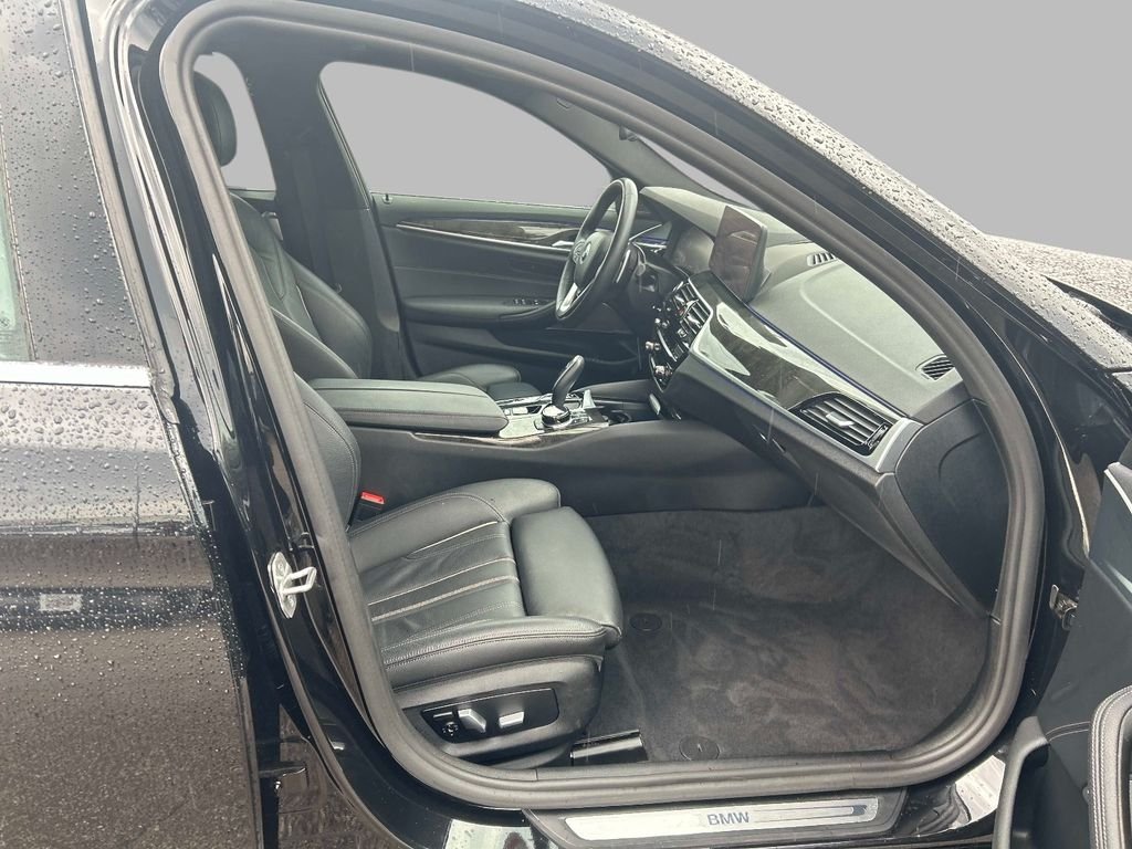 Used 2022 Black BMW 540i xDrive image 17