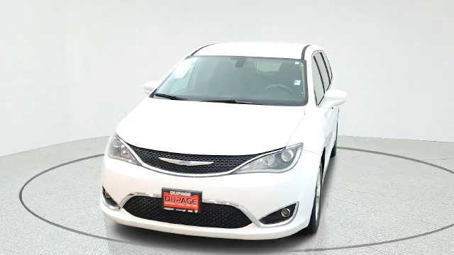 Used 2018 White Chrysler Touring Plus image 3