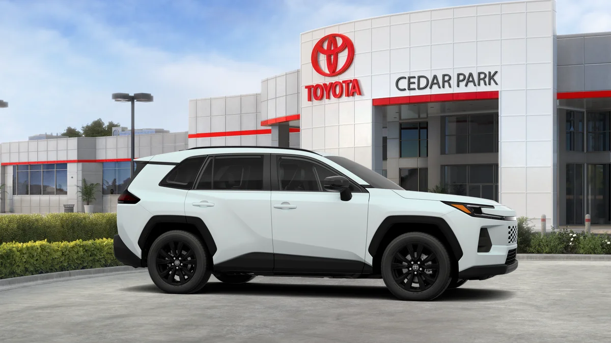 New 2026 Wind Chill Pearl Toyota XLE Premium image 13