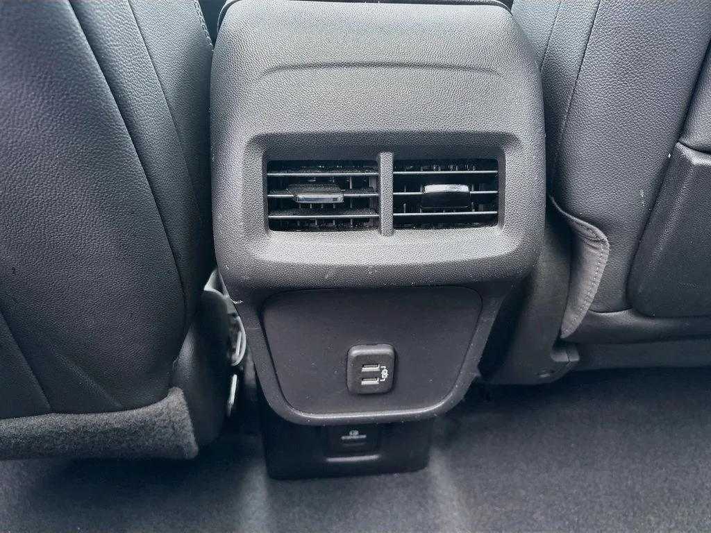 Used 2022 White GMC Denali image 28