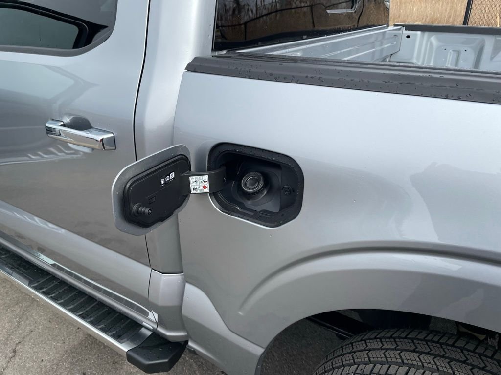 Used 2025 Silver Ford XLT image 24