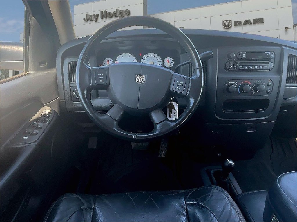 Used 2004 Black Dodge SLT image 13