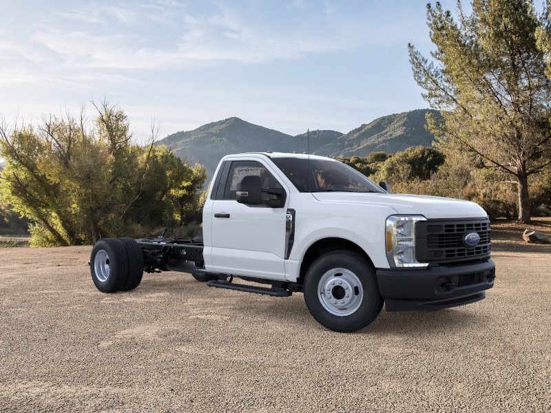 2025 Ford F-350 Super Duty Chassis Cab XL - Photo 29