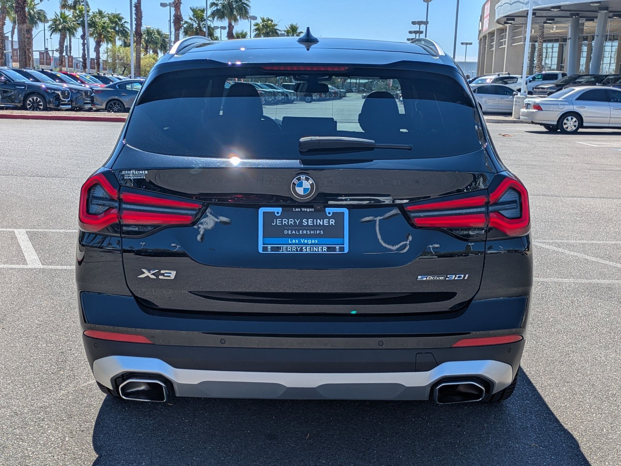 Used 2022 Jet Black BMW sDrive30i image 4