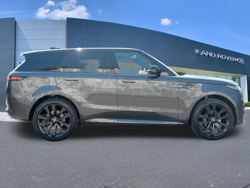 Certified Used 2023 Gray Land Rover SE Dynamic image 8
