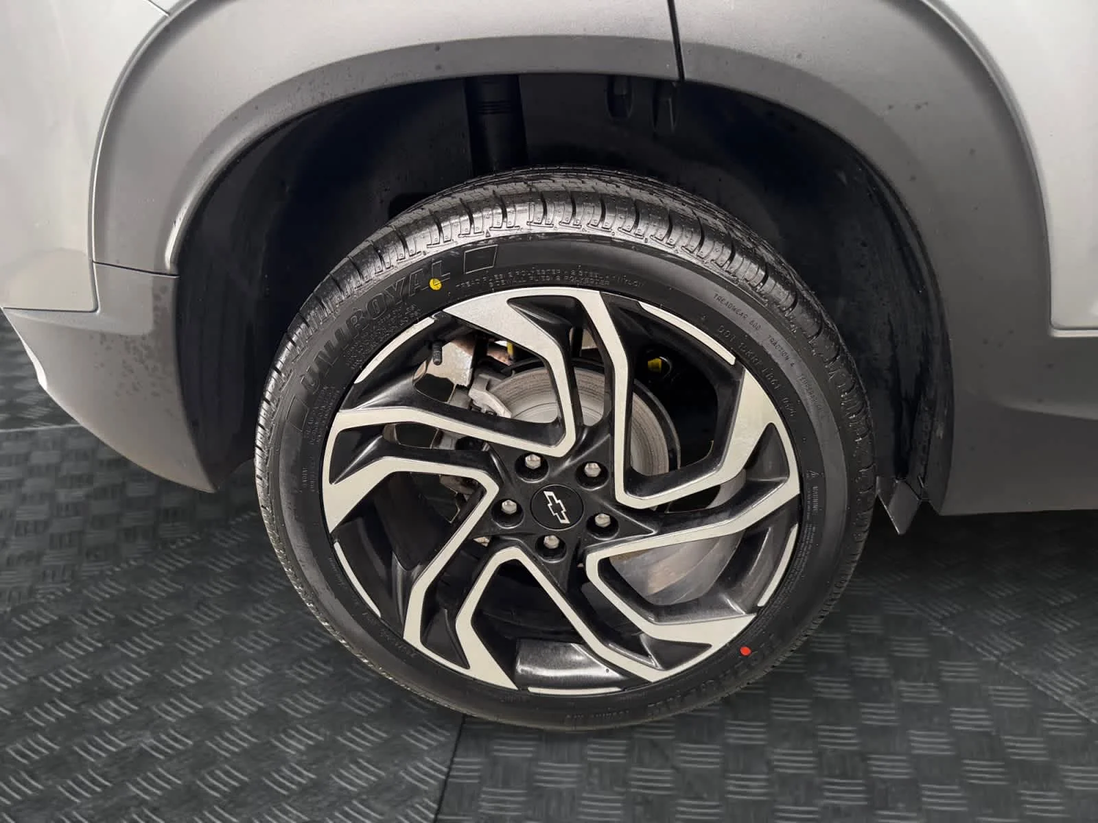 Used 2025 Sterling Gray Metallic Chevrolet RS image 9