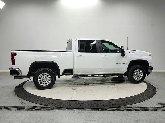 Used 2025 White Chevrolet LT image 8