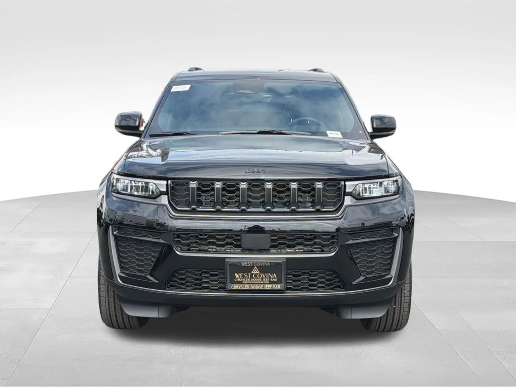 New 2026 Diamond Black Crystal Pearl-Coat Exterior Paint Jeep Altitude image 8