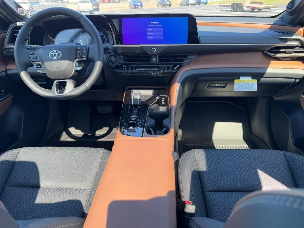 2026 Toyota Crown Limited - Photo 7