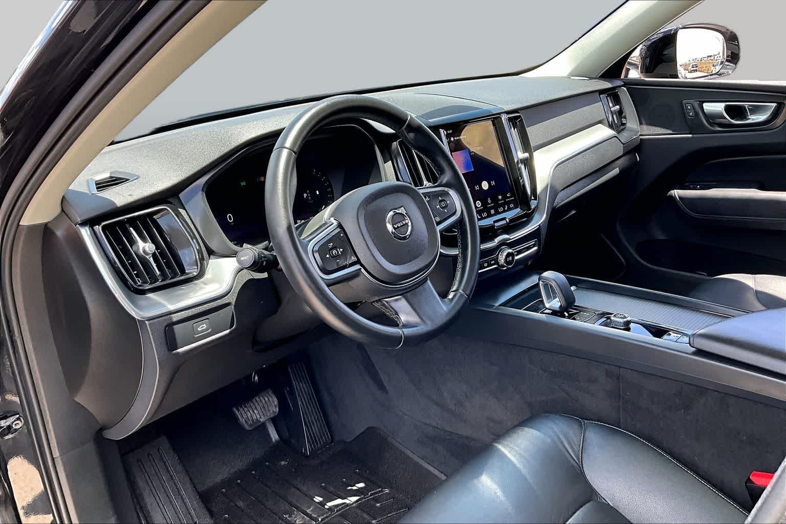 Used 2024 Onyx Black Metallic Volvo Core Dark Theme image 18