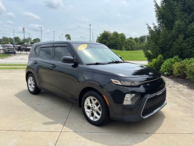 Used 2020 Black Kia S image 33