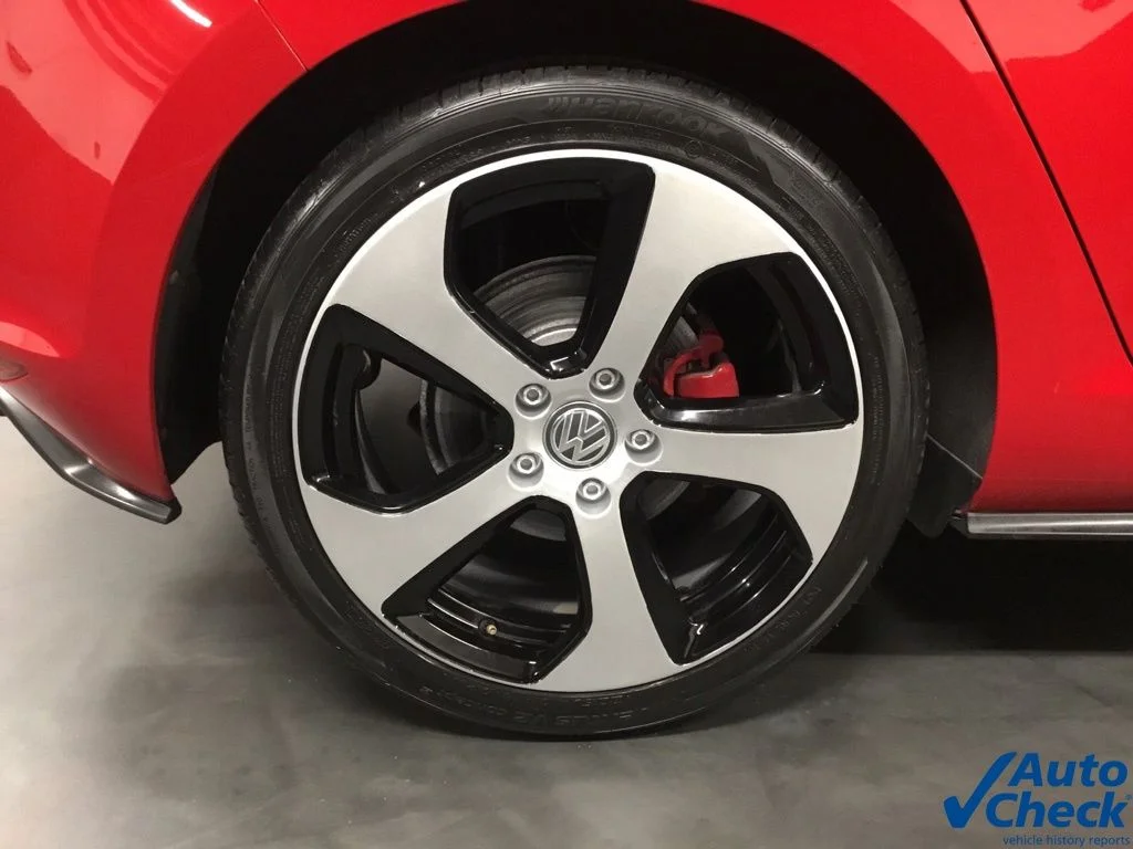 Used 2015 Red Volkswagen 2.0T SE image 18