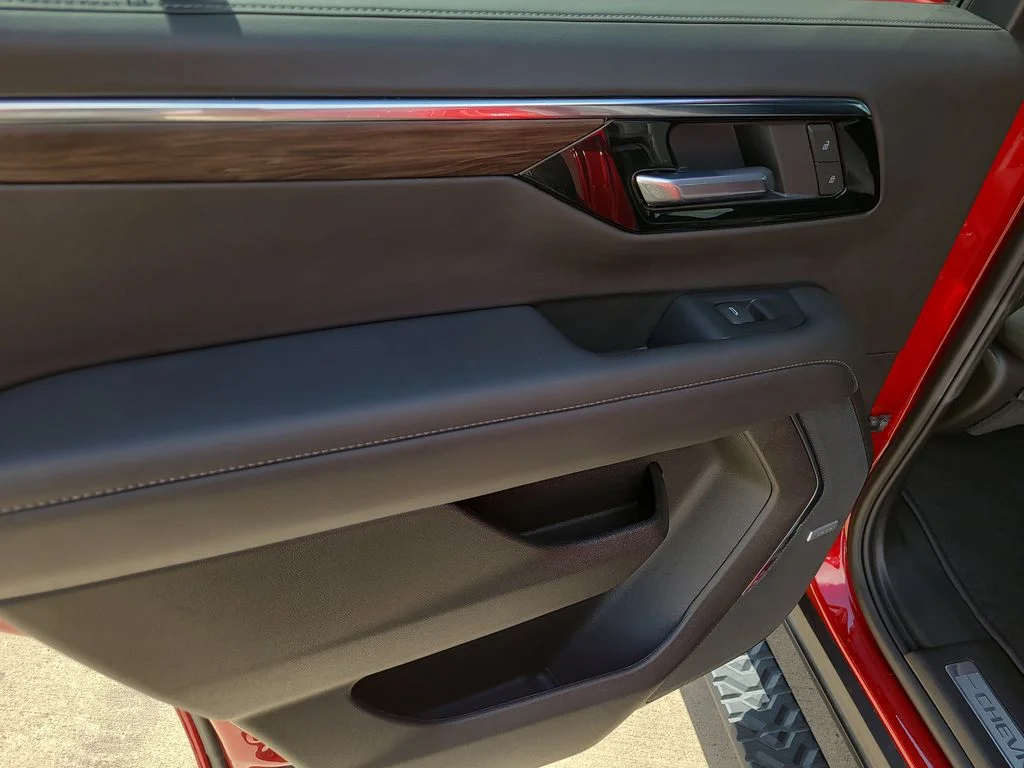 Used 2025 Red Chevrolet Z71 image 18