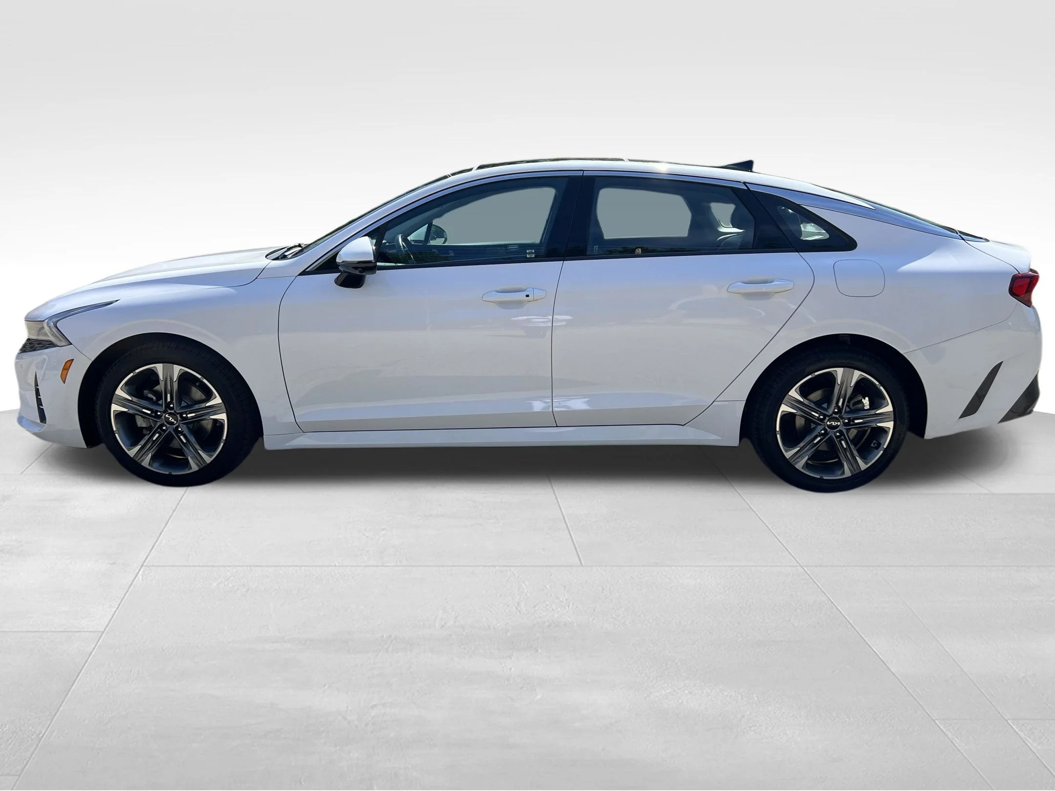 Used 2022 White Kia EX image 10