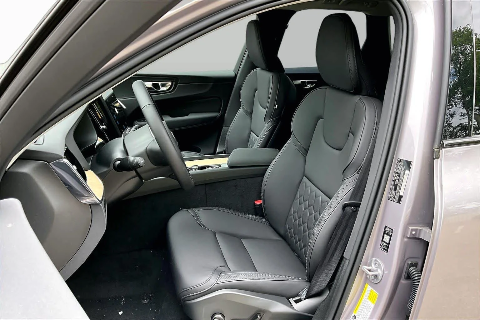New 2026 Aurora Silver Volvo Plus image 13