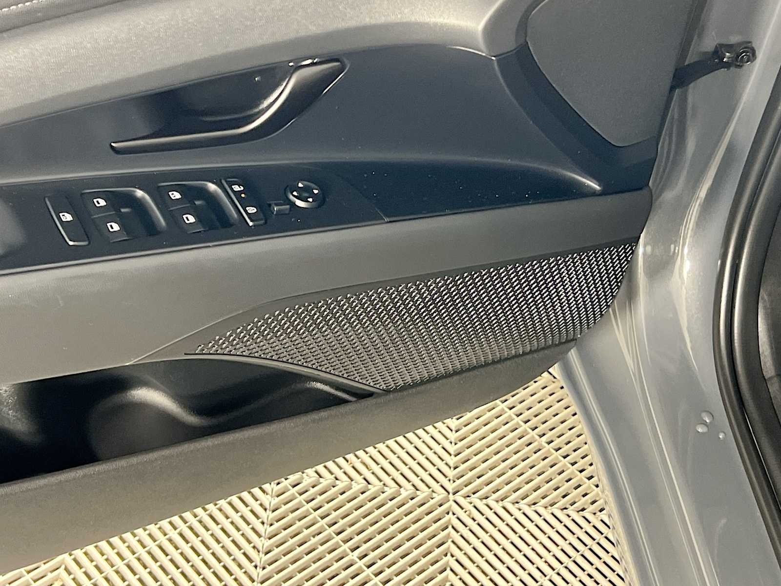 Used 2025 Ecotronic Gray Hyundai SEL Sport image 18