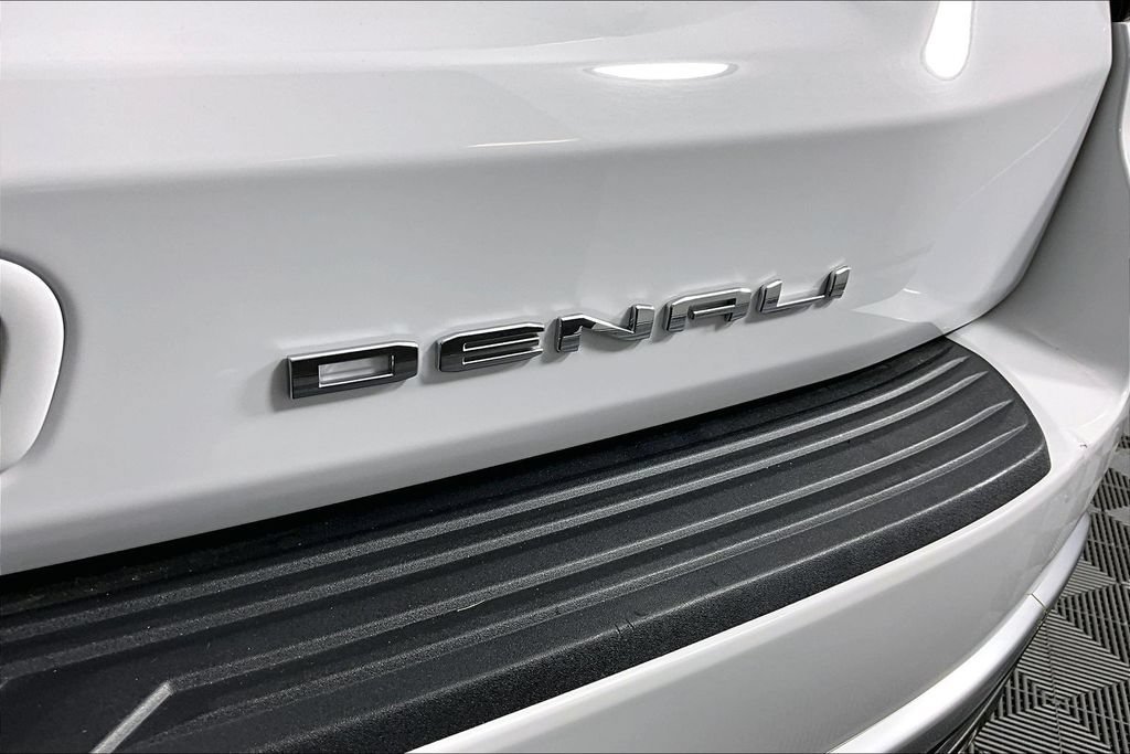 2024 GMC Yukon Denali - Photo 23