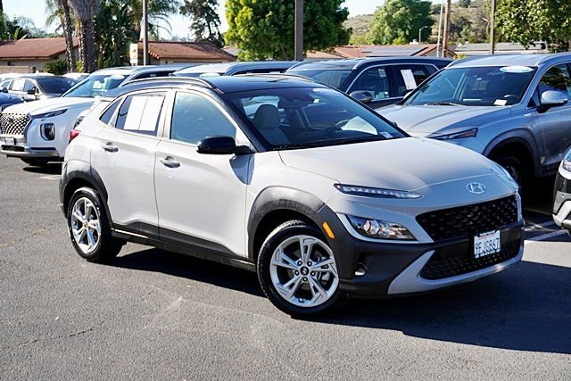 Used 2023 Silver Hyundai SEL image 2