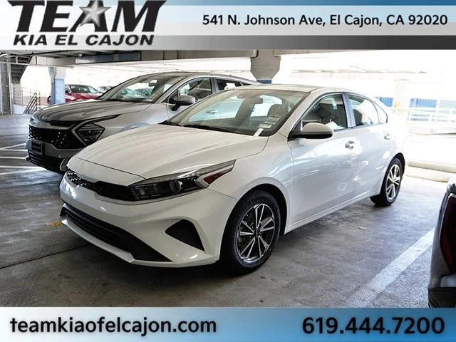 2023 Kia Forte LXS AT's photo