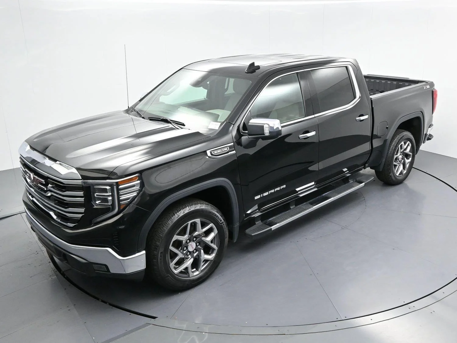 Used 2023 ONYX BLACK GMC SLT image 42