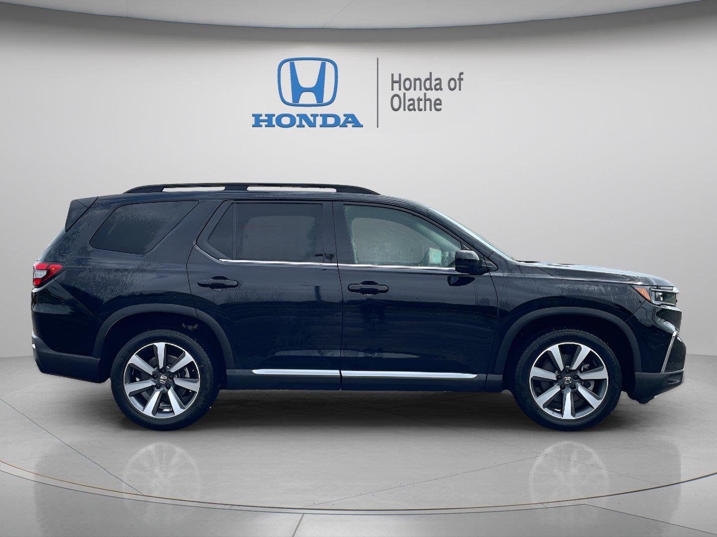 Certified 2025 Honda Pilot Touring with VIN 5FNYG1H74SB144645 for sale in Kansas City