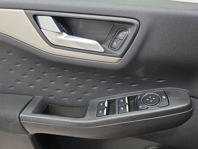 Used 2020 Gray Ford SE image 28