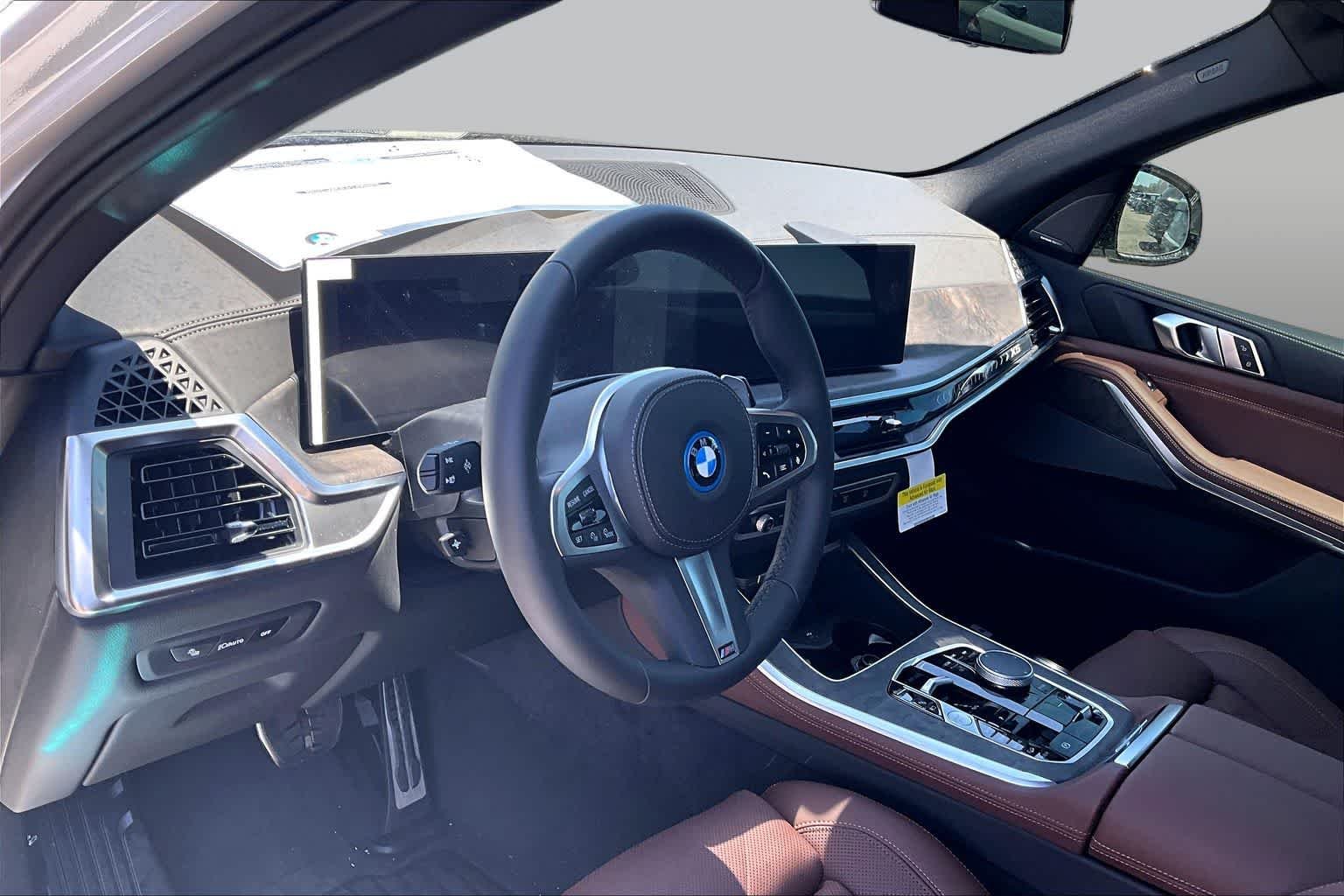 New 2026 Mineral White Metallic BMW xDrive50e image 8