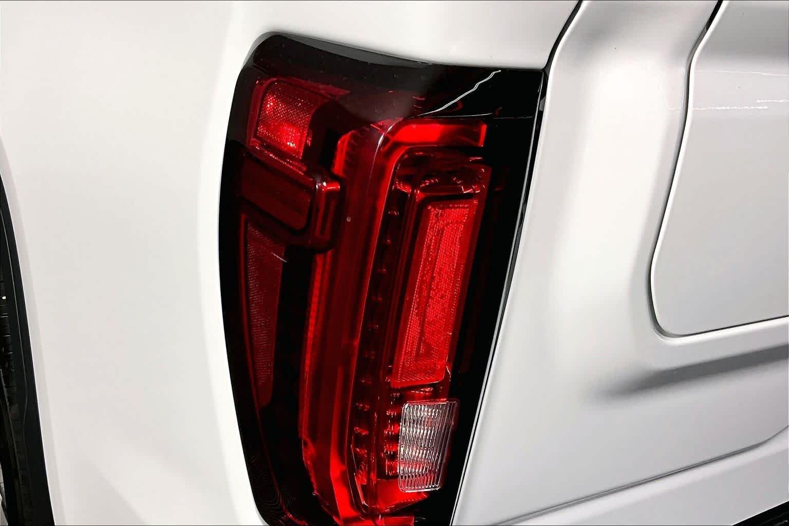 Used 2025 Summit White GMC SLT image 28
