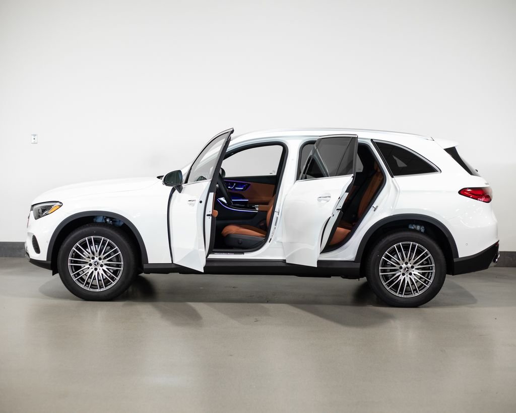 New 2027 Polar White Mercedes-Benz GLC 300 image 3