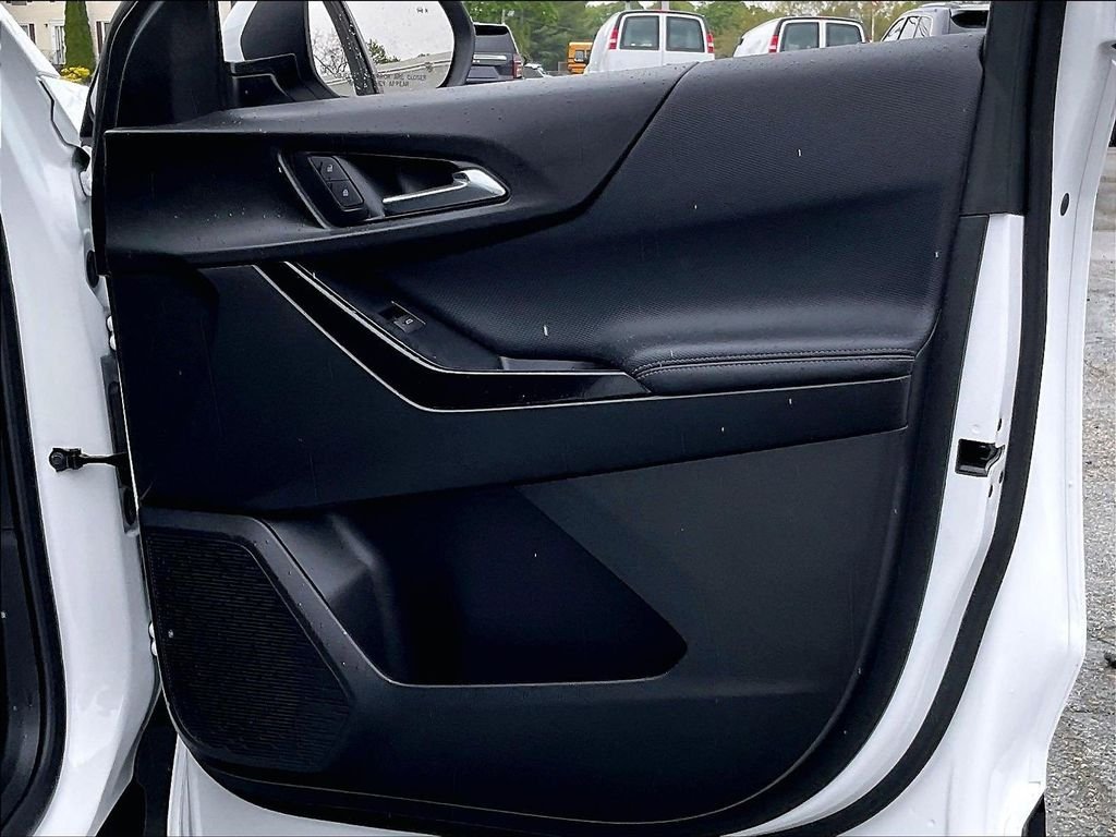 Used 2025 White Chevrolet LT image 12