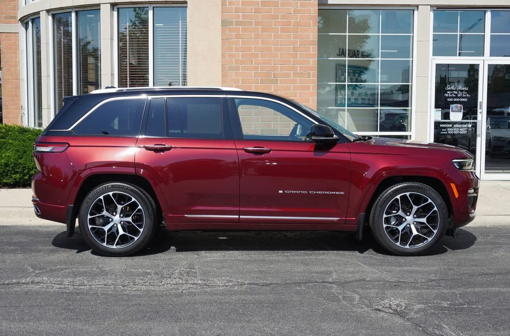 Used 2024 Red Jeep Summit Reserve image 7